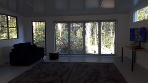 Interior - Lucas Parklands - The Cube, peaceful getaway with direct access to 'Great Walk' (North Maleny)