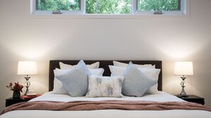 2 bedrooms, internet, bed sheets