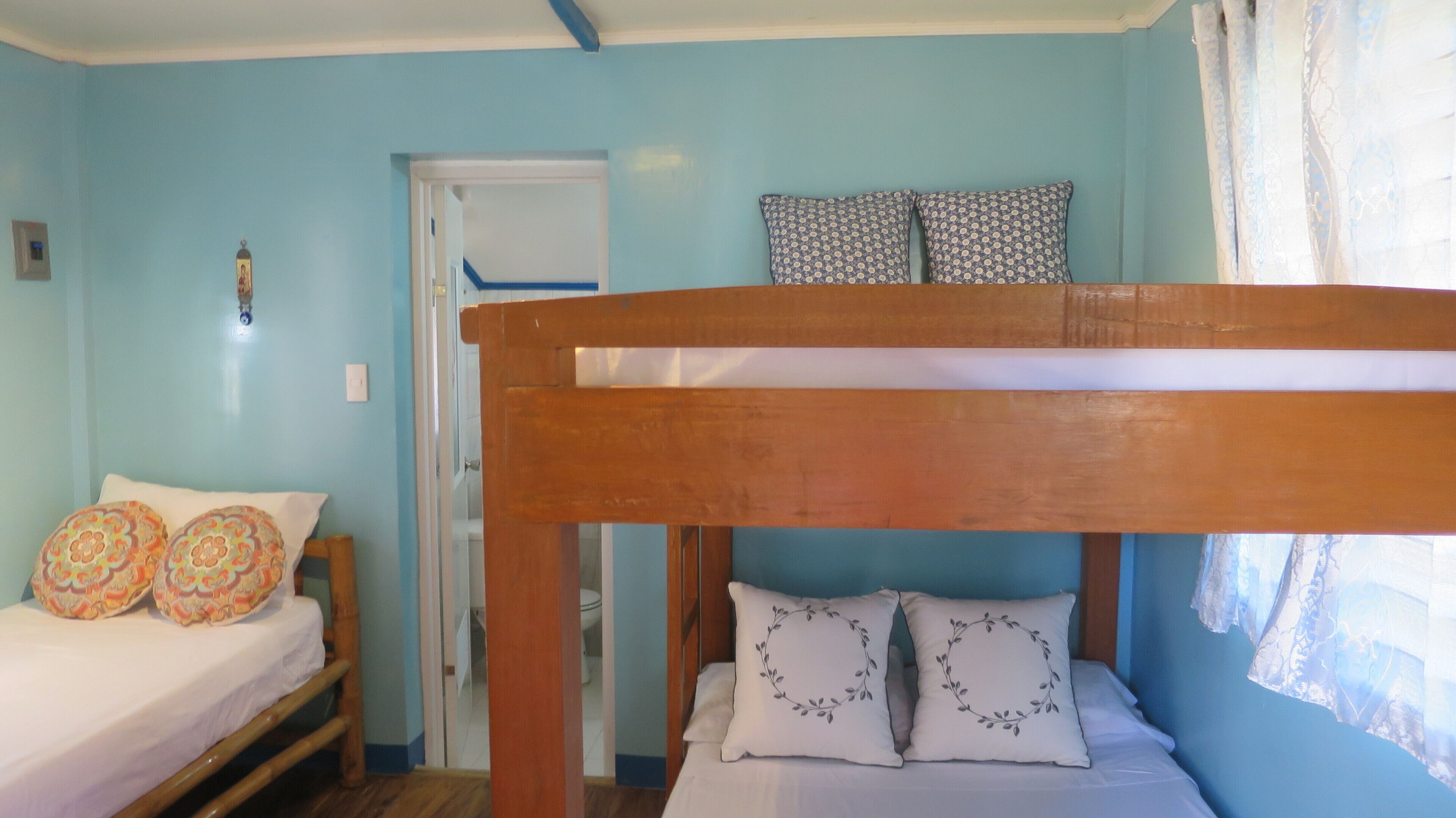 Cute , cool Blue Kubo near the beach