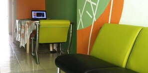 Lobby sitting area - Morabeza Kriol Hostel (Praia)