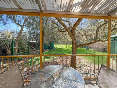"Banksia Cottage" hosted by Halls Gap Accommodation  