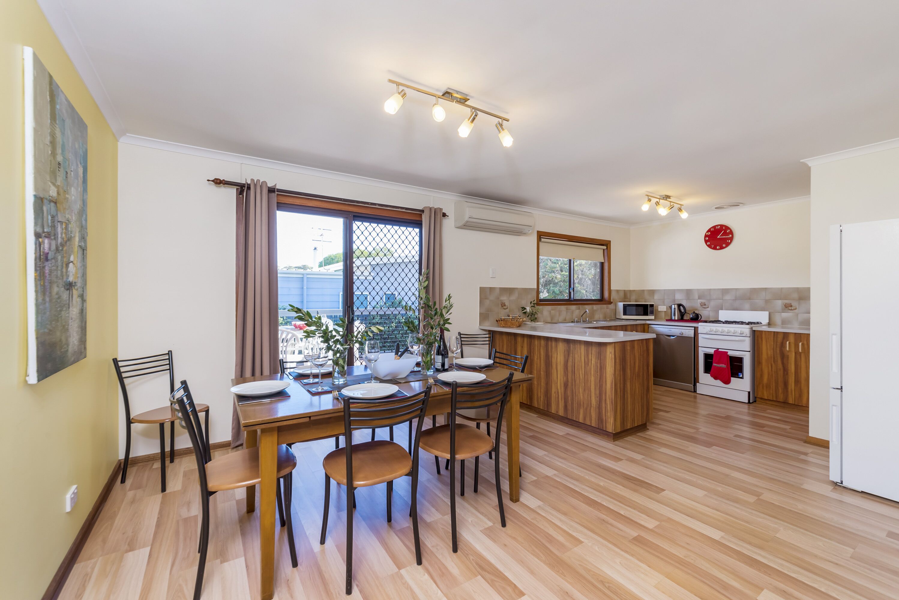 Ikumi - Port Elliot Beach House — image 6
