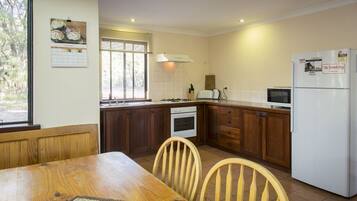 冰箱、微波炉、烤箱、炉灶