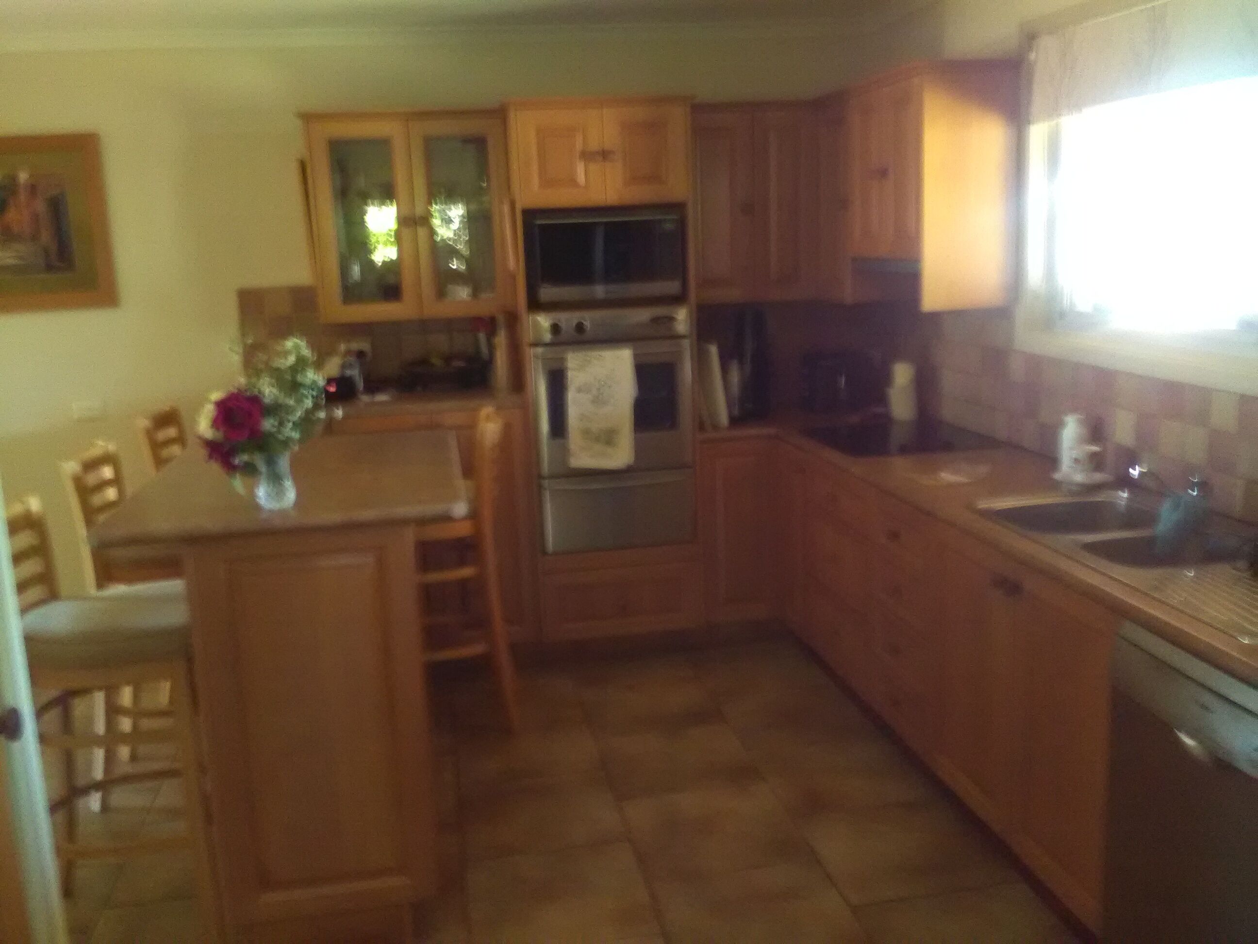 Close to commonwealth and metricon stadiums for opening and closing ceremonies — image 3