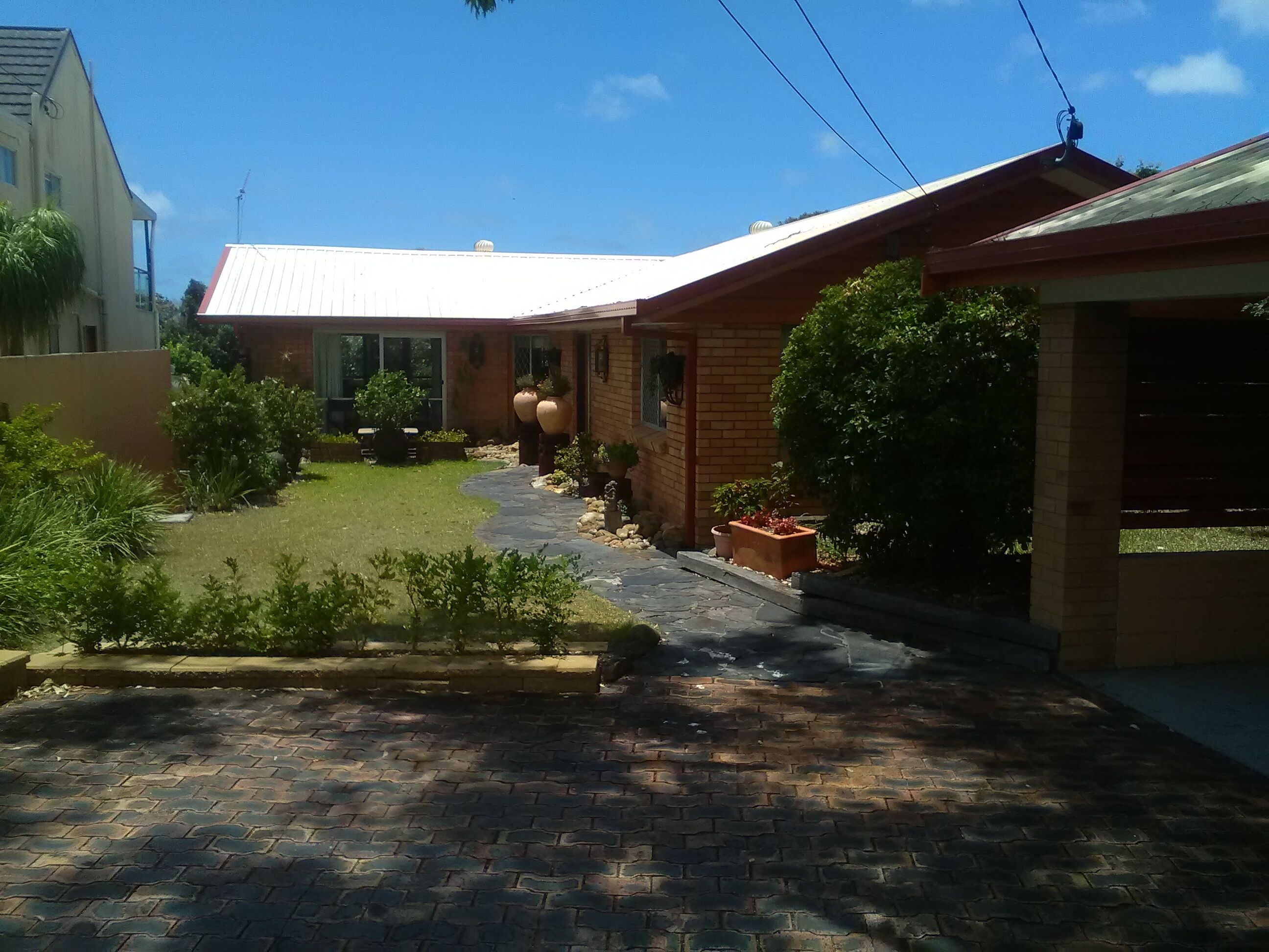 Close to commonwealth and metricon stadiums for opening and closing ceremonies — image 8