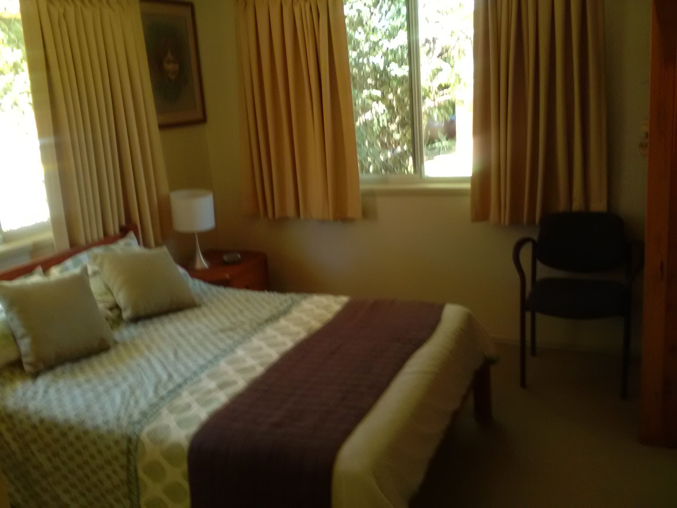 Close to commonwealth and metricon stadiums for opening and closing ceremonies — image 5