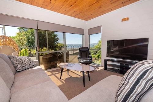Kawaha Point Gem - Lake Views, Sleeps 8