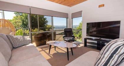 Kawaha Point Gem - Lake Views, Sleeps 8