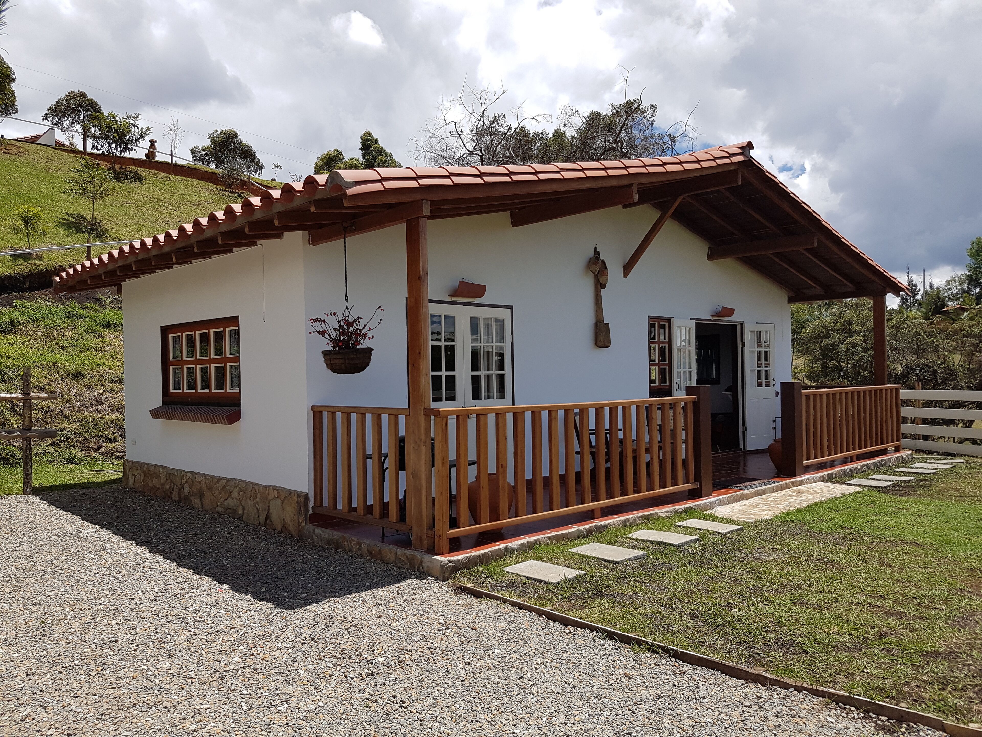 COZY COTTAGE COUNTRY