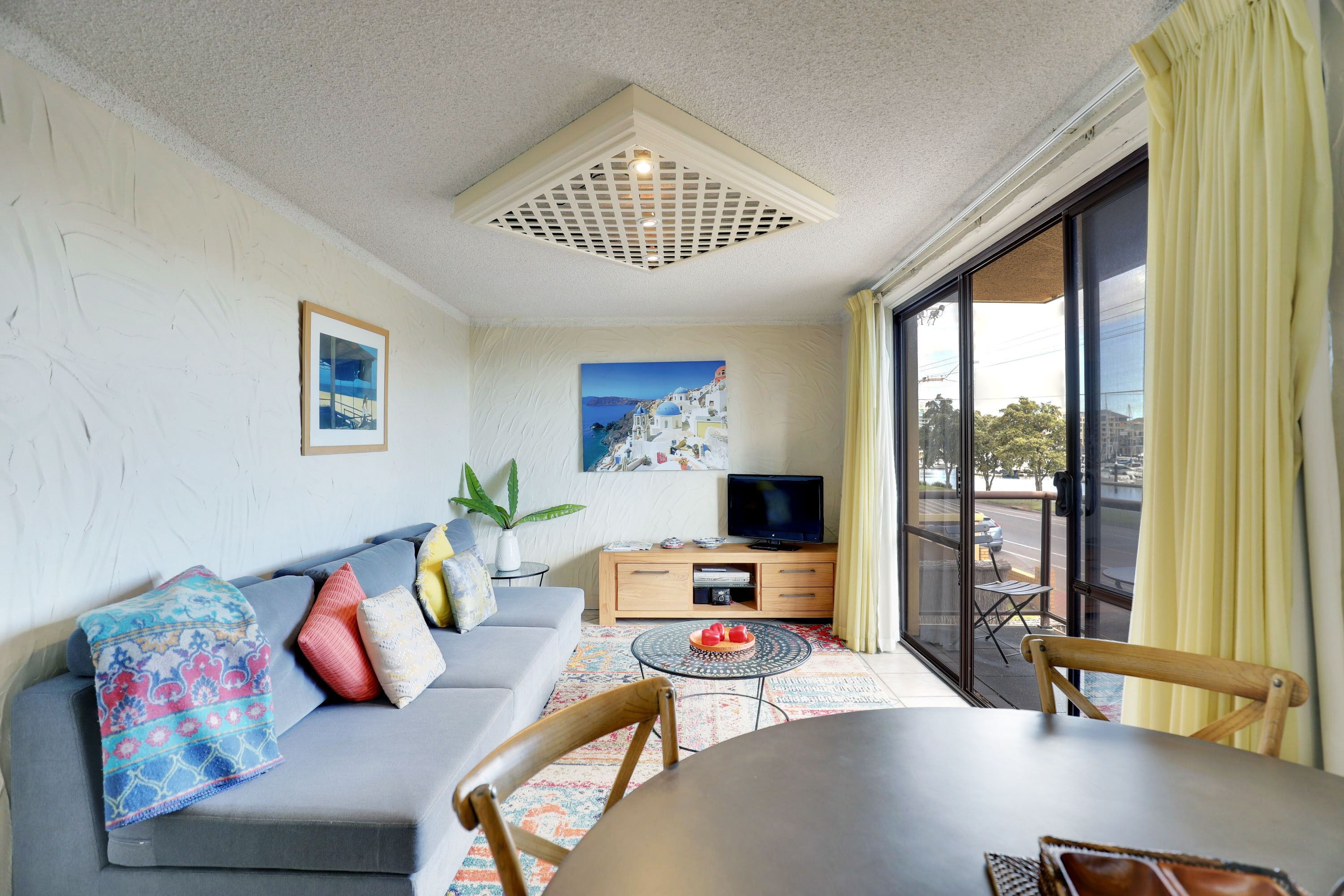 TV, stereoanlegg og kontorer