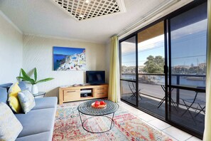 TV, stereo, offices