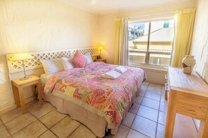 2 bedrooms, iron/ironing board, WiFi, bed sheets - Gorgeous Balcony Riverview Apartment (Glenelg North)