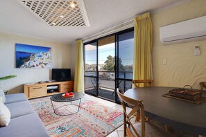 TV, stereo, offices