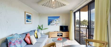 TV, impianto stereo, studio