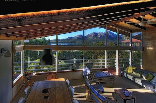 Freycinet Beachfront Retreat - Freycinet Holiday Houses