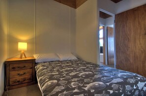 3 chambres, fer et planche à repasser, draps fournis