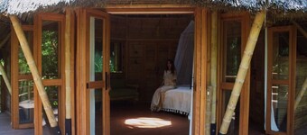 Mint Cabin 1. Romantic Ecolodge in the jungle by the sea