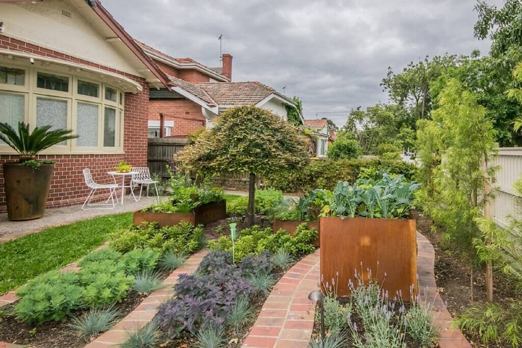 Private Bayside Garden Gem !