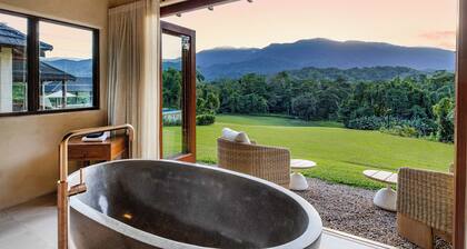 Bali Hai
A private retreat on acreage, close to town, ocean & the rainforest