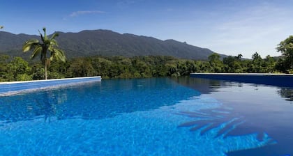Bali Hai
A private retreat on acreage, close to town, ocean & the rainforest
