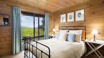 3 bedrooms, desk, iron/ironing board, WiFi