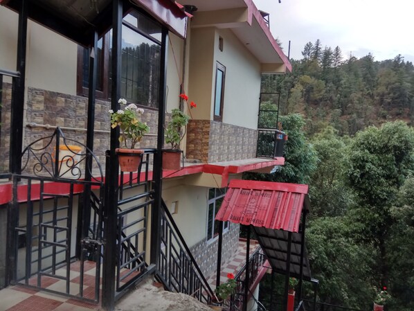 Exterior detail - Silver Oak Cottage Shimla (Shimla)