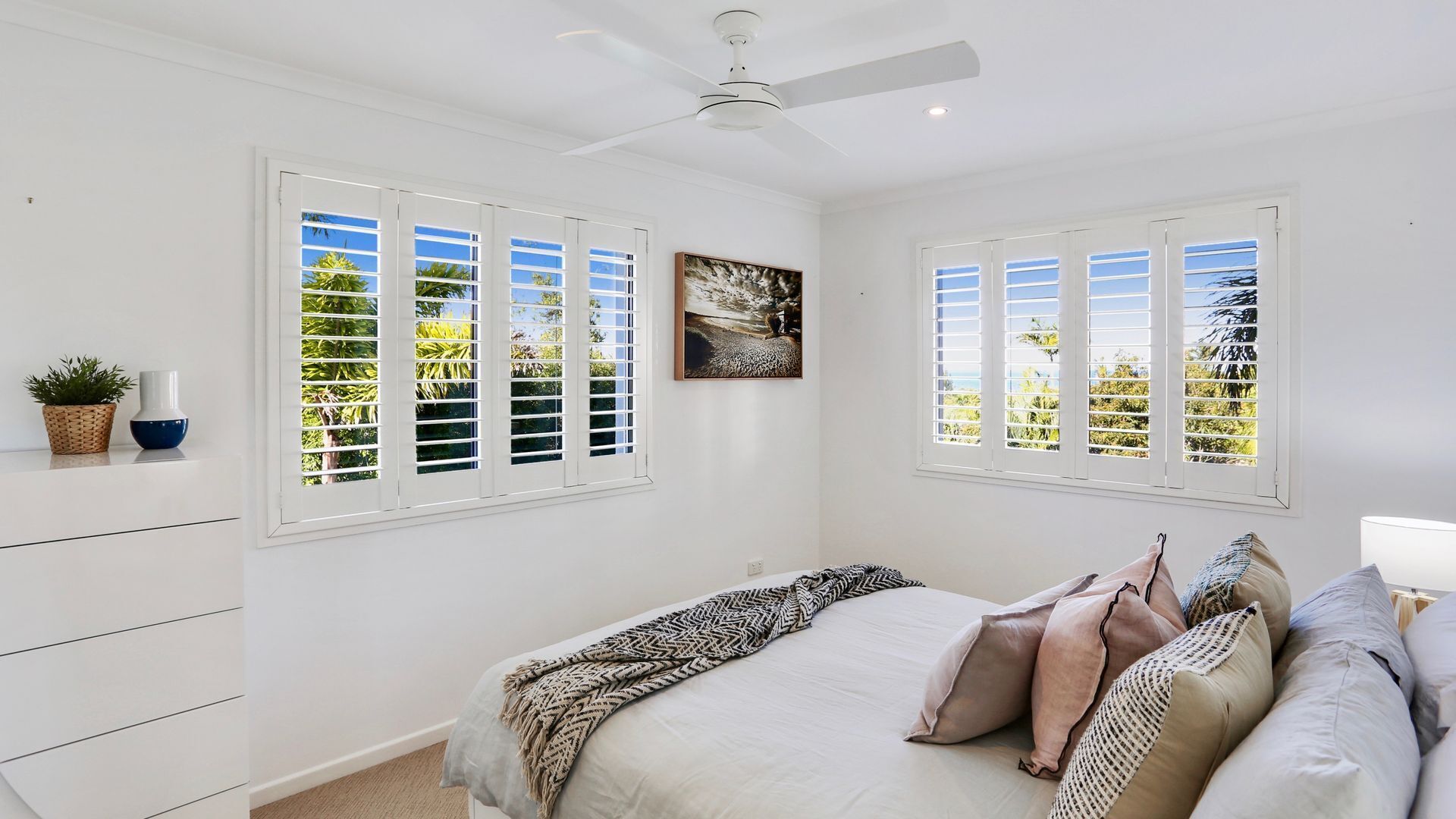 4 bedrooms, desk, iron/ironing board, WiFi (free)