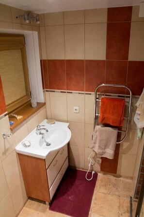 Hair dryer, towels