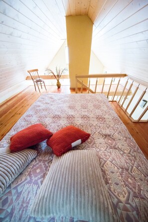 1 bedroom, iron/ironing board, internet, bed sheets