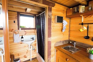 Douche, serviettes fournies