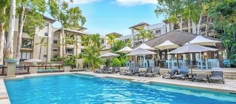 Bowmanii at Temple Resort—Sunkissed Tropical Vibes