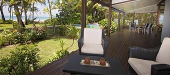 Gecko's Cottage - Absolute Beachfront