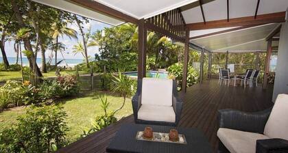 Gecko's Cottage - Absolute Beachfront