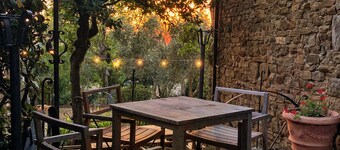 Maalaismainen linna luonnossa Täydellinen suurille ryhmille / häät / tapahtumat