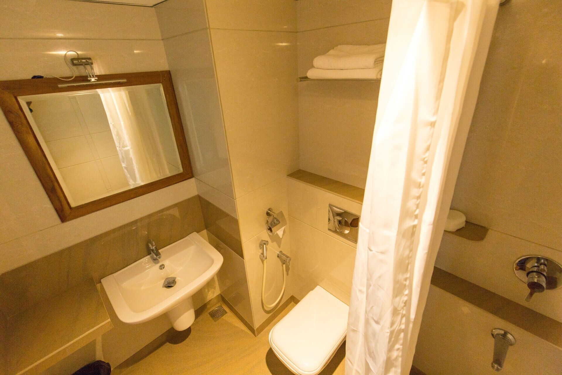 203 DOUBLE ROOM WITH QUEEN SIZE COT