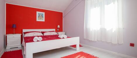 3 soveværelser, pengeskab på værelset, strygejern/strygebræt