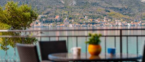 تناول الطعام بالخارج