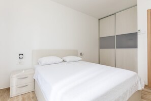 2 bedrooms, desk, iron/ironing board, free WiFi