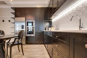 Fridge, microwave, oven, dishwasher