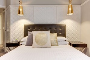 2 slaapkamers, een bureau, een strijkplank/strijkijzer, beddengoed