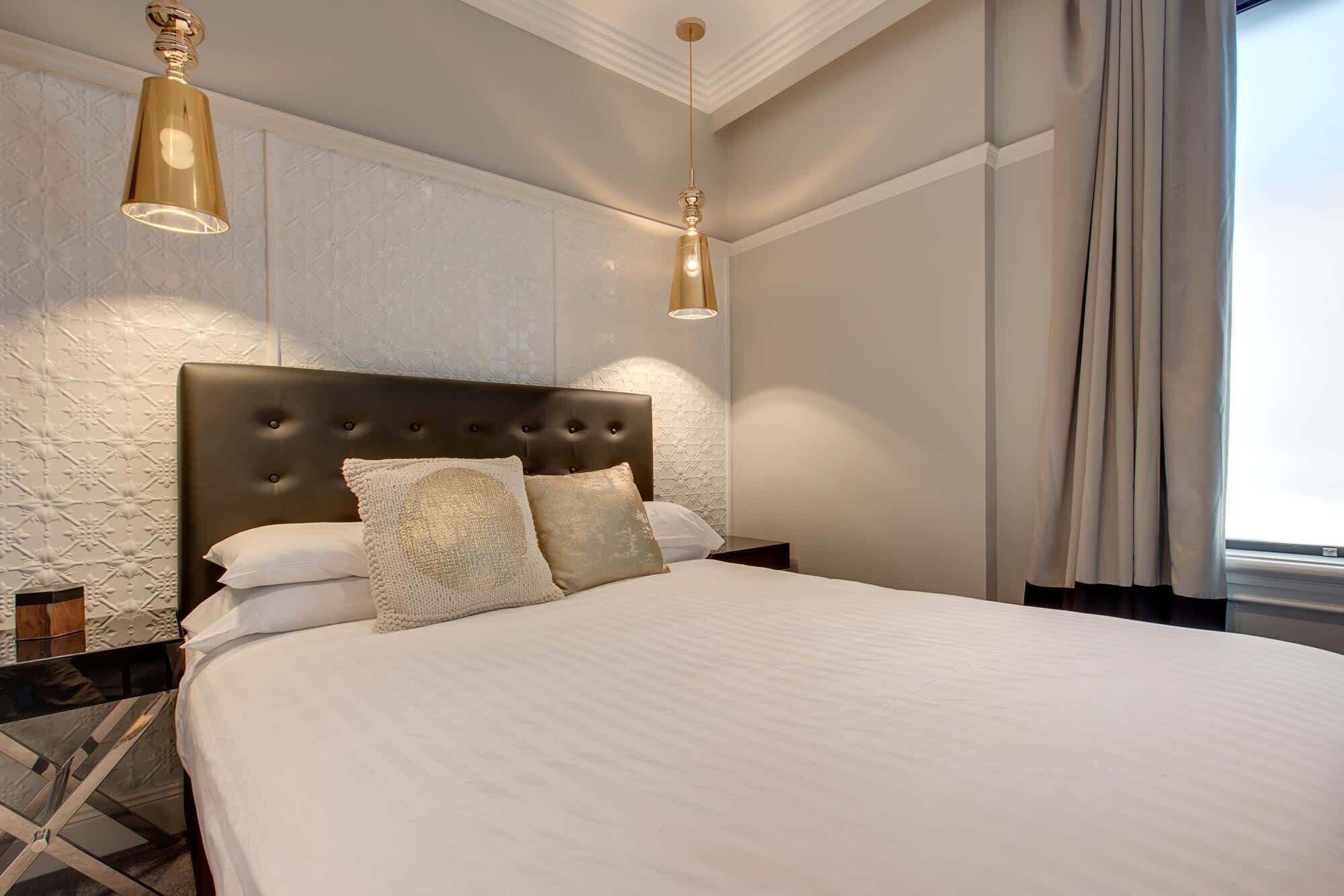 2 bedrooms, desk, iron/ironing board, bed sheets