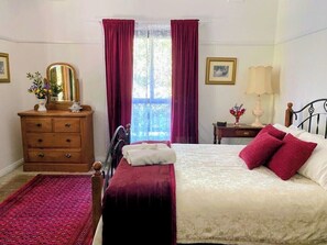 4 Schlafzimmer, Schreibtisch, Bügeleisen/Bügelbrett, kostenloses WLAN