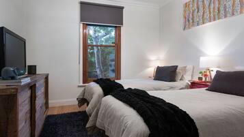 3 bedrooms, iron/ironing board, Internet, bed sheets