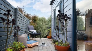 Terrace/patio - Absolute - Perfect for Girls Weekends and Families! Pets Welcome! (DAYLESFORD)