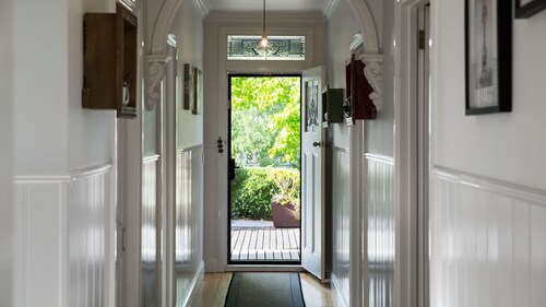 Absolute - Perfect for Girls Weekends and Families! Pets Welcome!