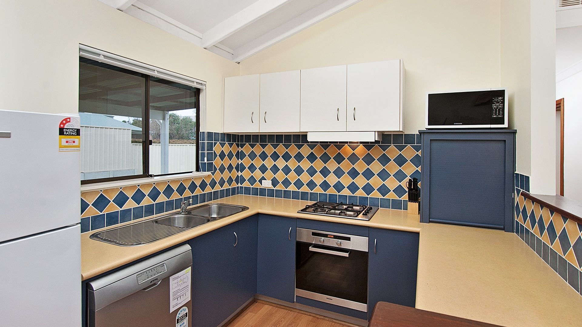 Crescent Bay on Chieftain - easy walk to town or beach (STRA6281ZLXM6IRN) — image 8