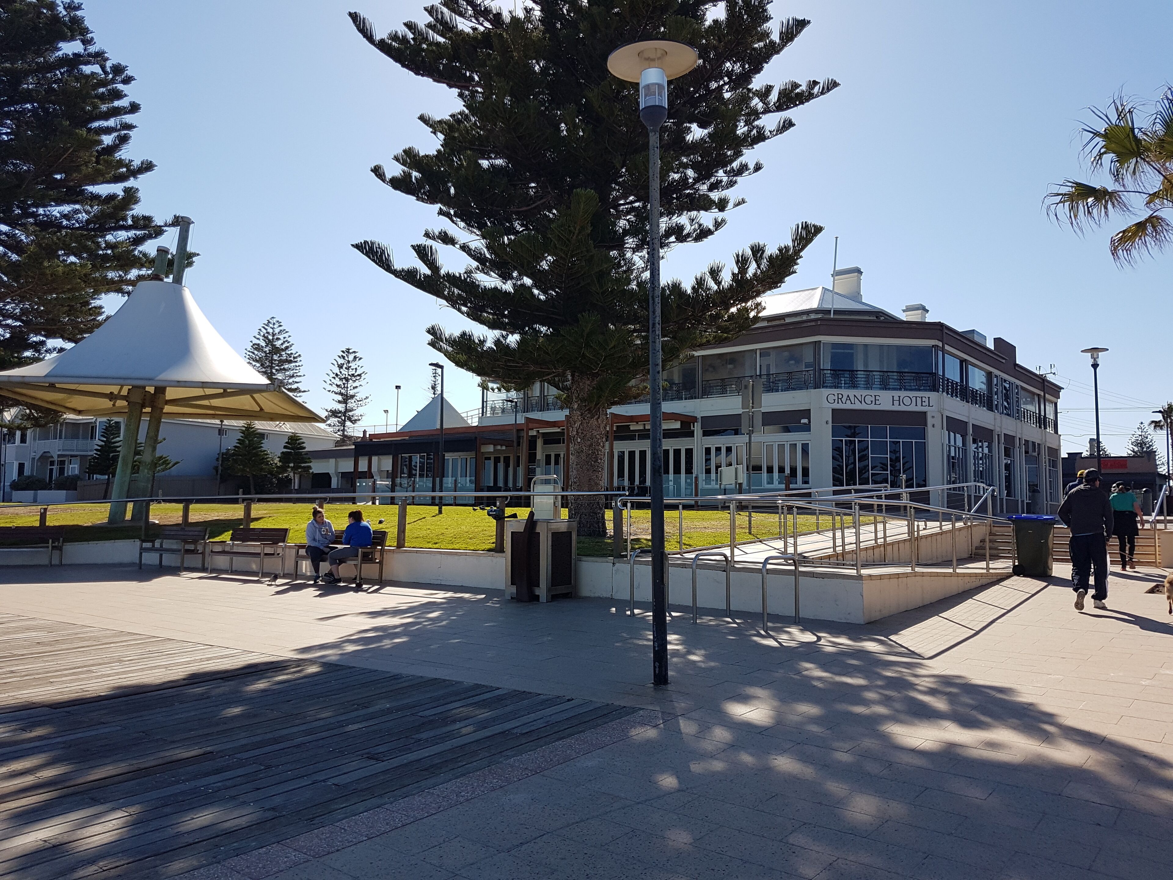 242 Steps to the Beach at Grange with Netflix and train to the City/Cricket — image 9