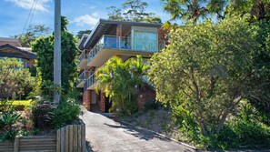 Exterior - M & M's Hideaway - 100m to Avoca Beach (AVOCA BEACH)