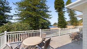 Outdoor dining - The Hamptons - Beach House (AVOCA BEACH)