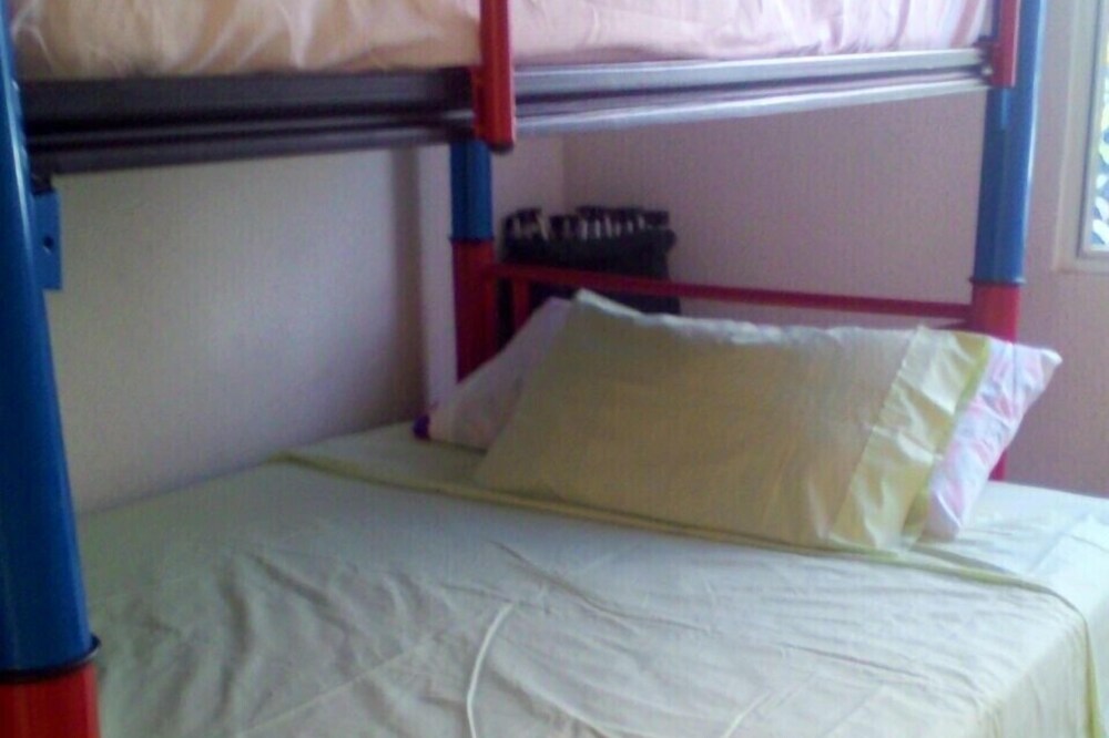 Pequeña casa en condominio con alberca compartida en las afueras de Cuautla